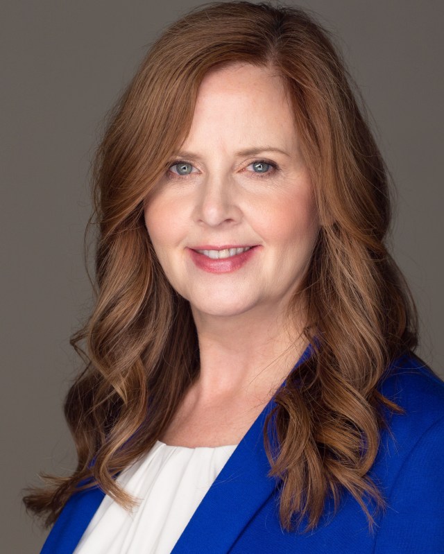 Shauna Packer Headshot