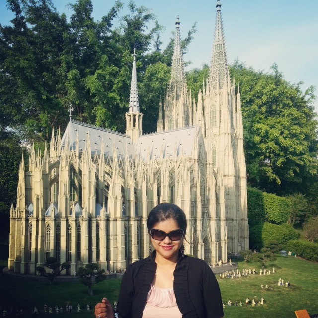 Interview with Author Tia Ray Dhar
